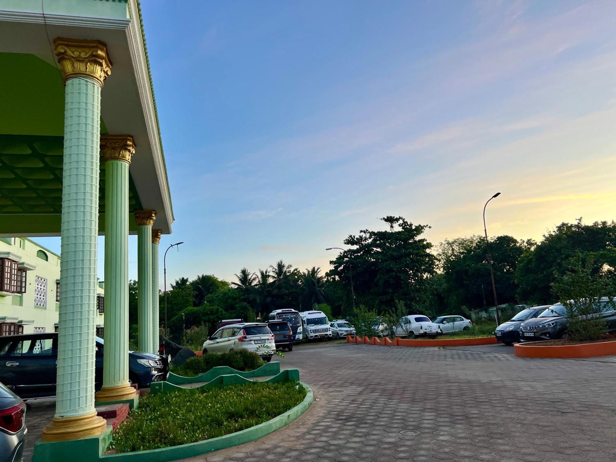 Mookambigai Residency Hotel Tirukkadaiyur Exterior photo