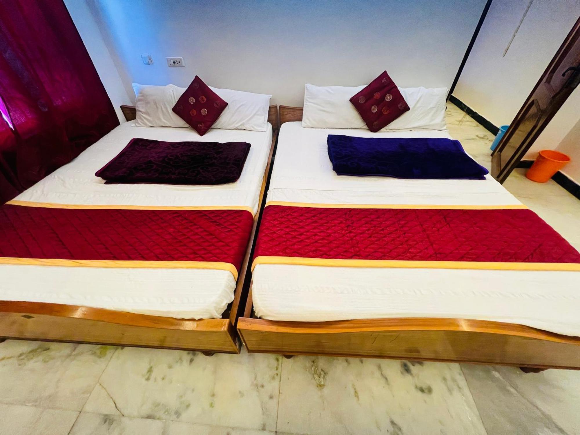 Mookambigai Residency Hotel Tirukkadaiyur Exterior photo