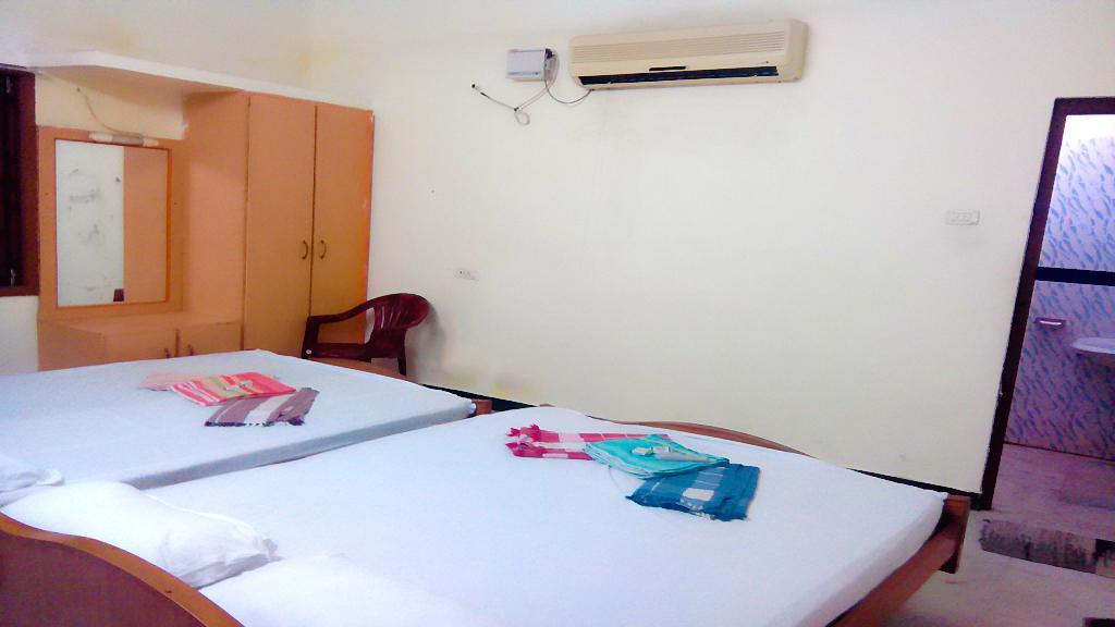 Mookambigai Residency Hotel Tirukkadaiyur Exterior photo