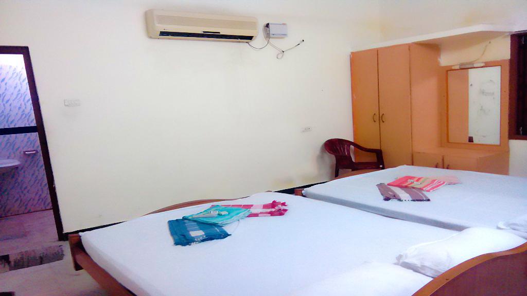 Mookambigai Residency Hotel Tirukkadaiyur Exterior photo
